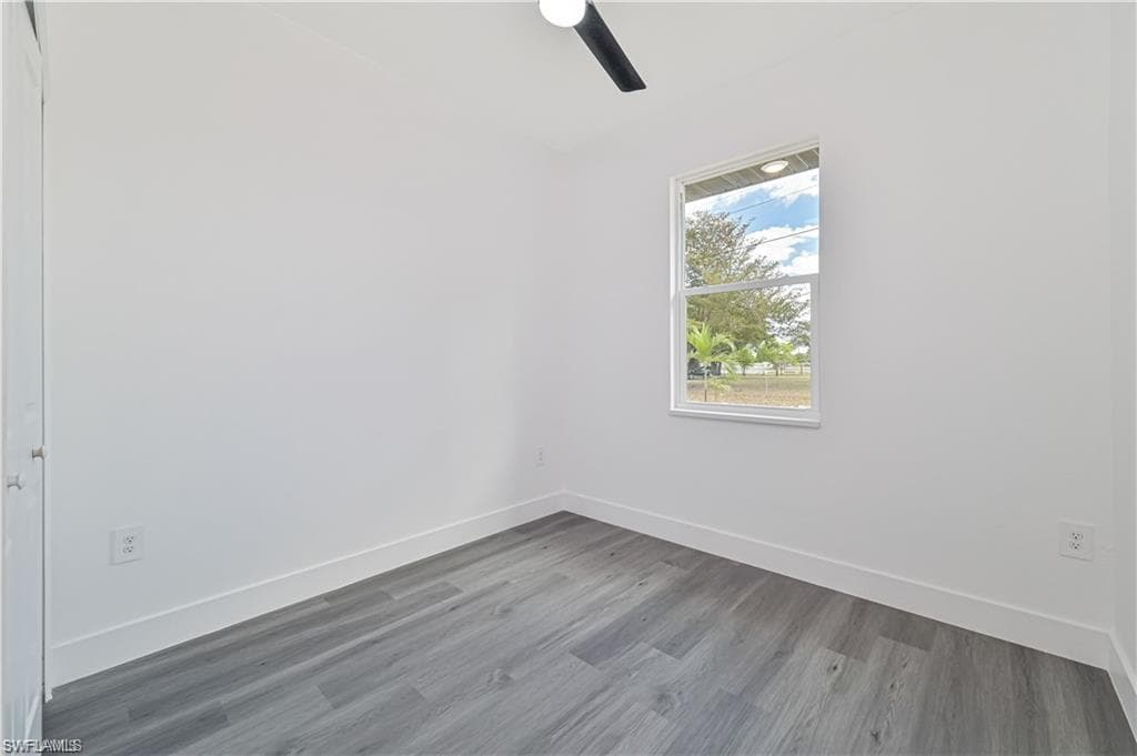 2045 Carver Ave, Fort Myers, FL 33916-15