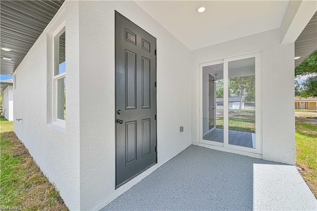 2045 Carver Ave, Fort Myers, FL 33916-19
