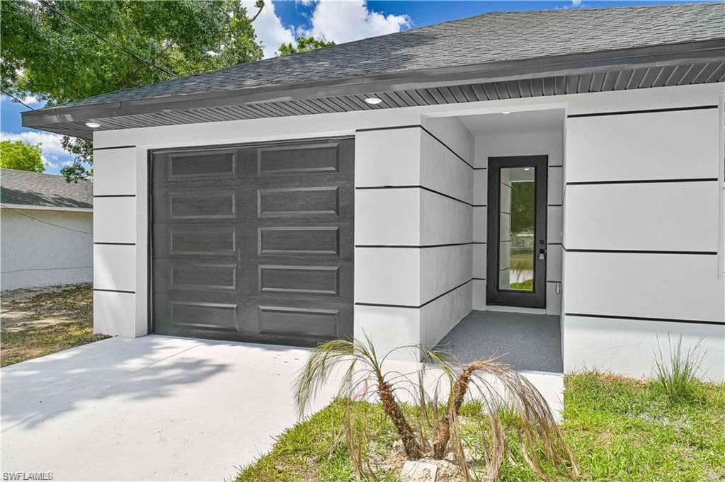 2045 Carver Ave, Fort Myers, FL 33916-3