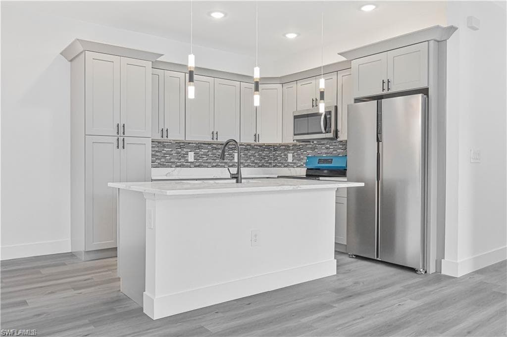 2045 Carver Ave, Fort Myers, FL 33916-4
