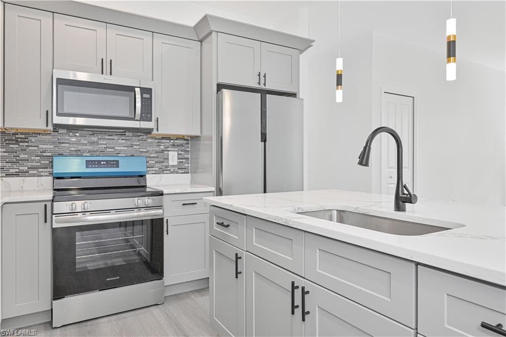 2045 Carver Ave, Fort Myers, FL 33916-5