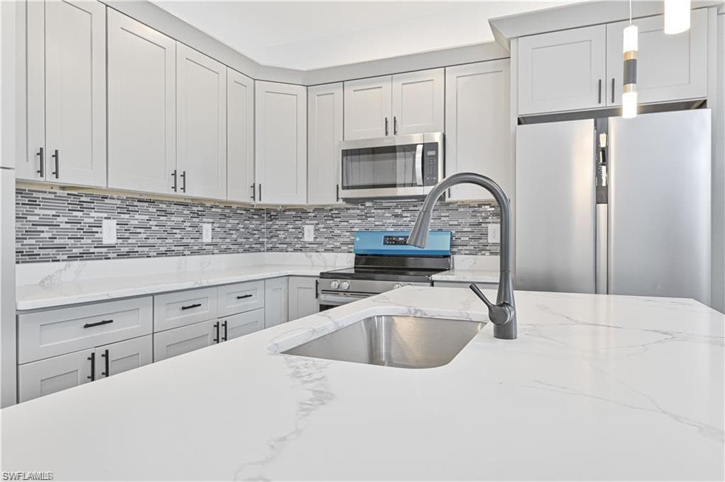 2045 Carver Ave, Fort Myers, FL 33916-6