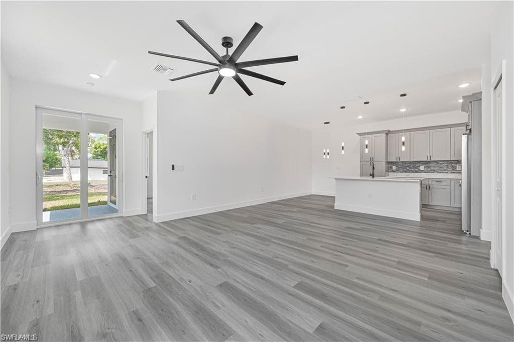 2045 Carver Ave, Fort Myers, FL 33916-8