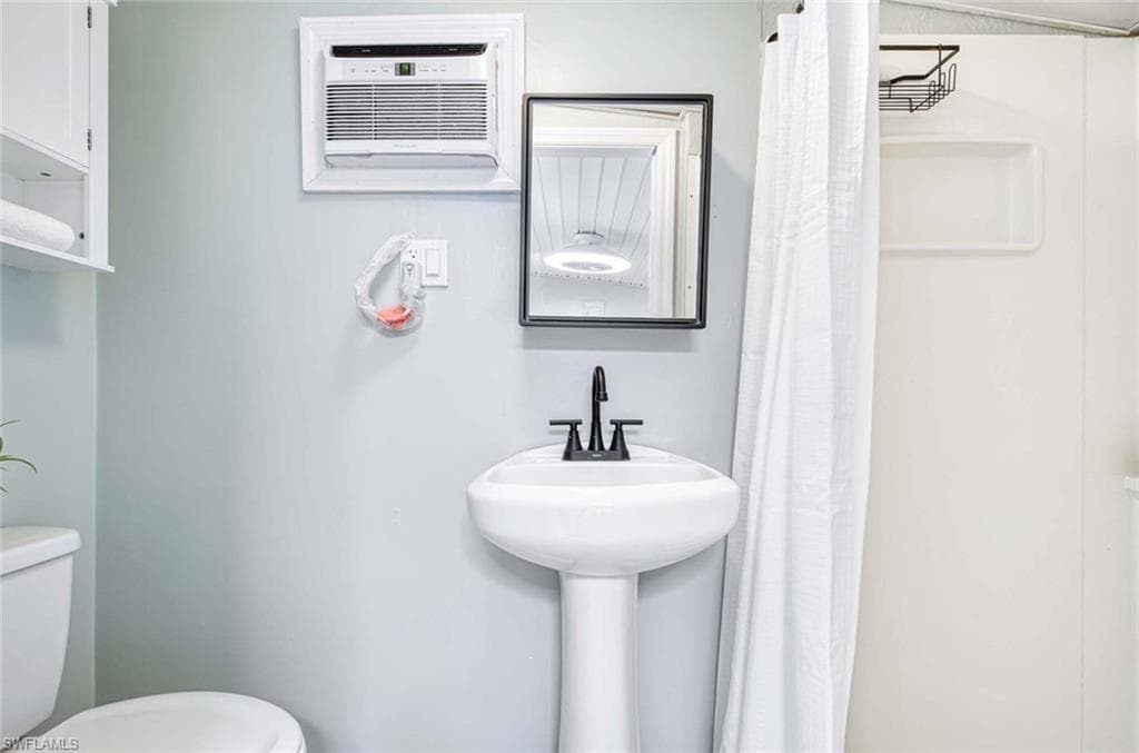 9 Sonderhen Cir, Naples, FL 34114-15