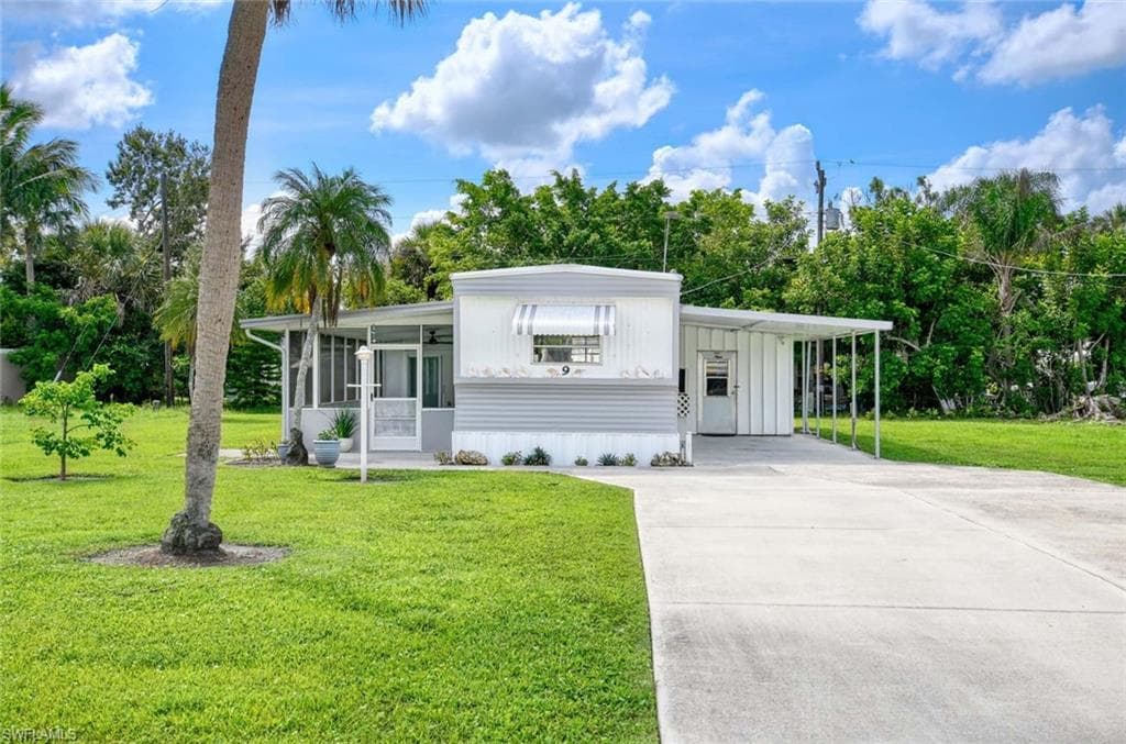 9 Sonderhen Cir, Naples, FL 34114-20