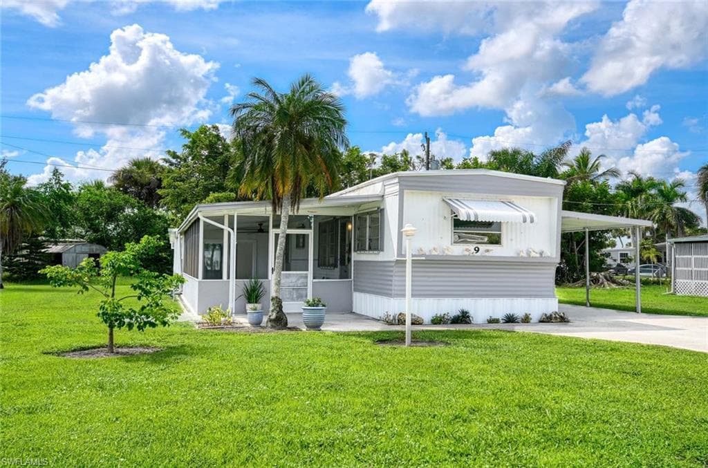 9 Sonderhen Cir, Naples, FL 34114-2