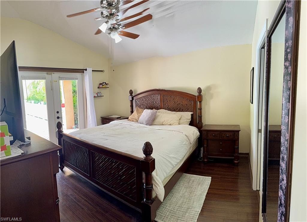 711 Pine Vale Dr, Naples, FL 34104-10
