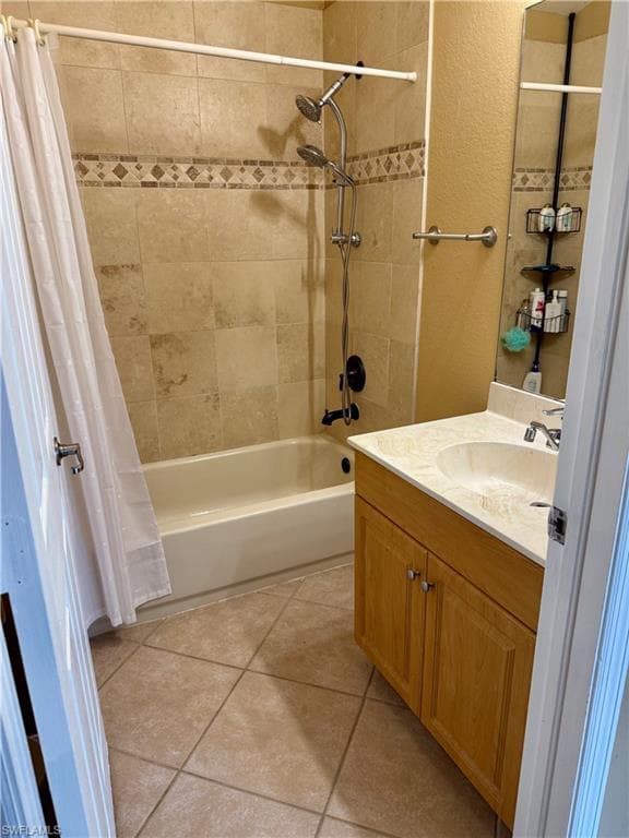 711 Pine Vale Dr, Naples, FL 34104-13