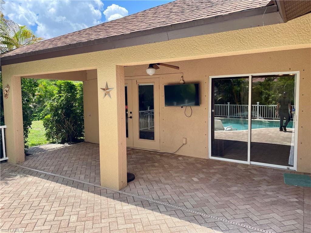 711 Pine Vale Dr, Naples, FL 34104-17