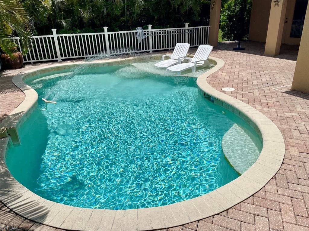 711 Pine Vale Dr, Naples, FL 34104-19
