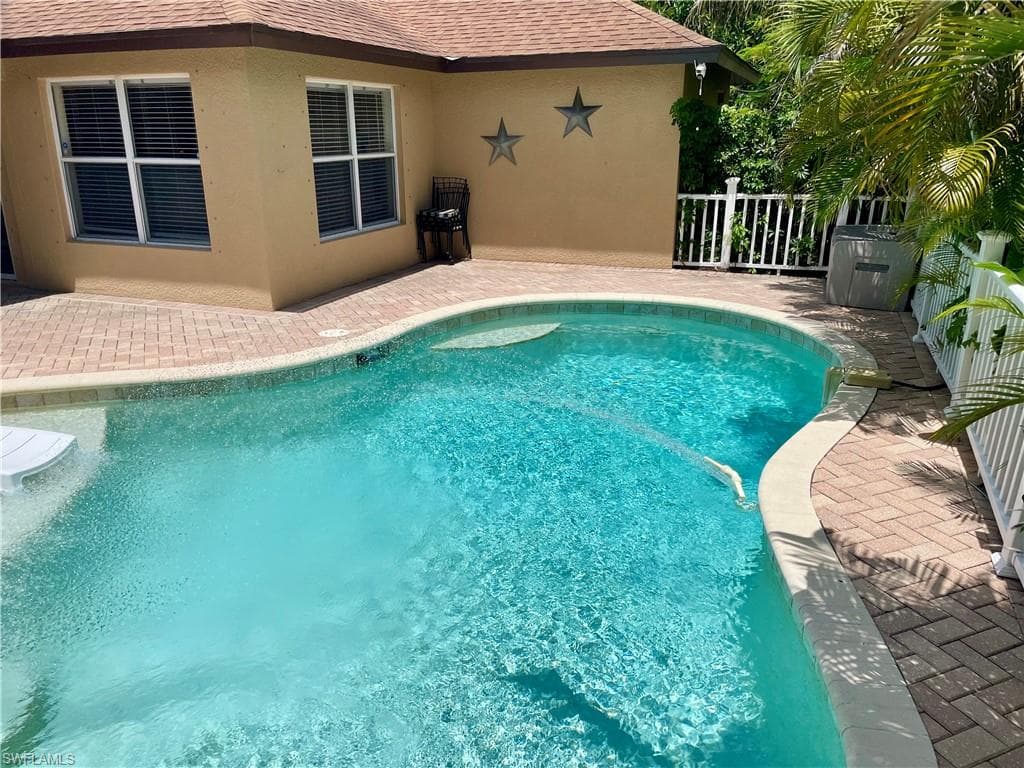 711 Pine Vale Dr, Naples, FL 34104-20