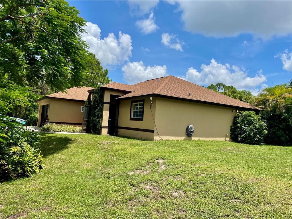711 Pine Vale Dr, Naples, FL 34104-22