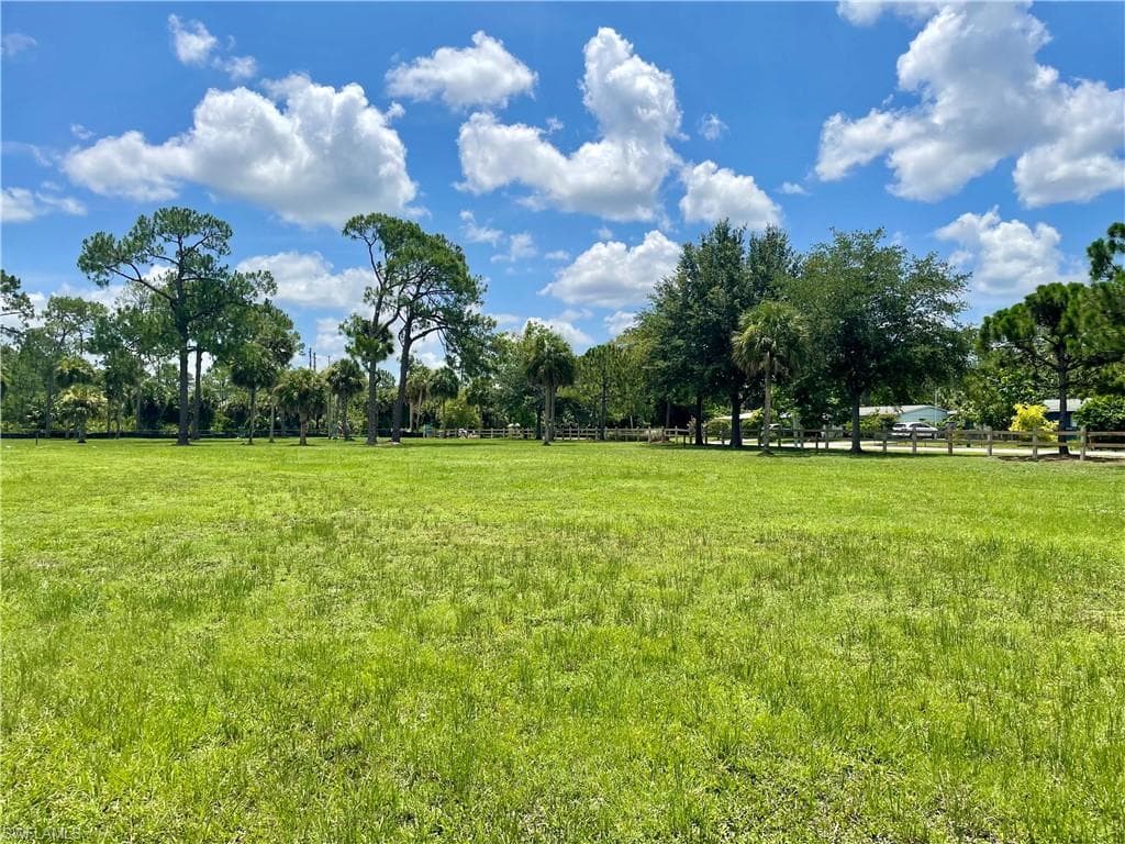 711 Pine Vale Dr, Naples, FL 34104-28