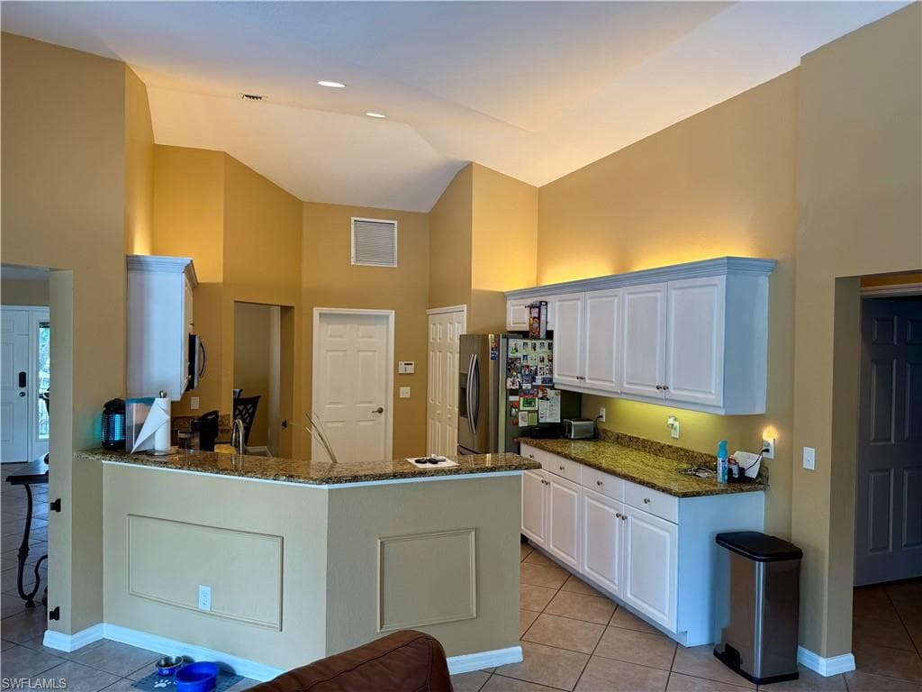 711 Pine Vale Dr, Naples, FL 34104-4