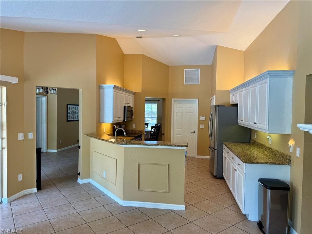 711 Pine Vale Dr, Naples, FL 34104-5