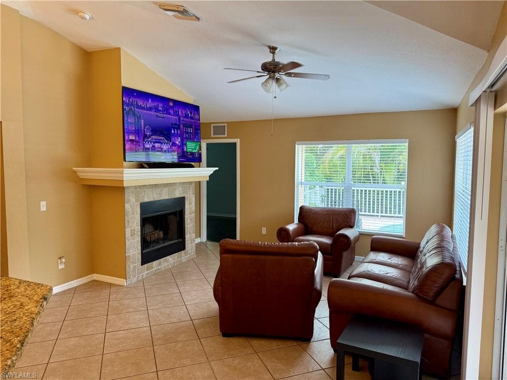 711 Pine Vale Dr, Naples, FL 34104-6