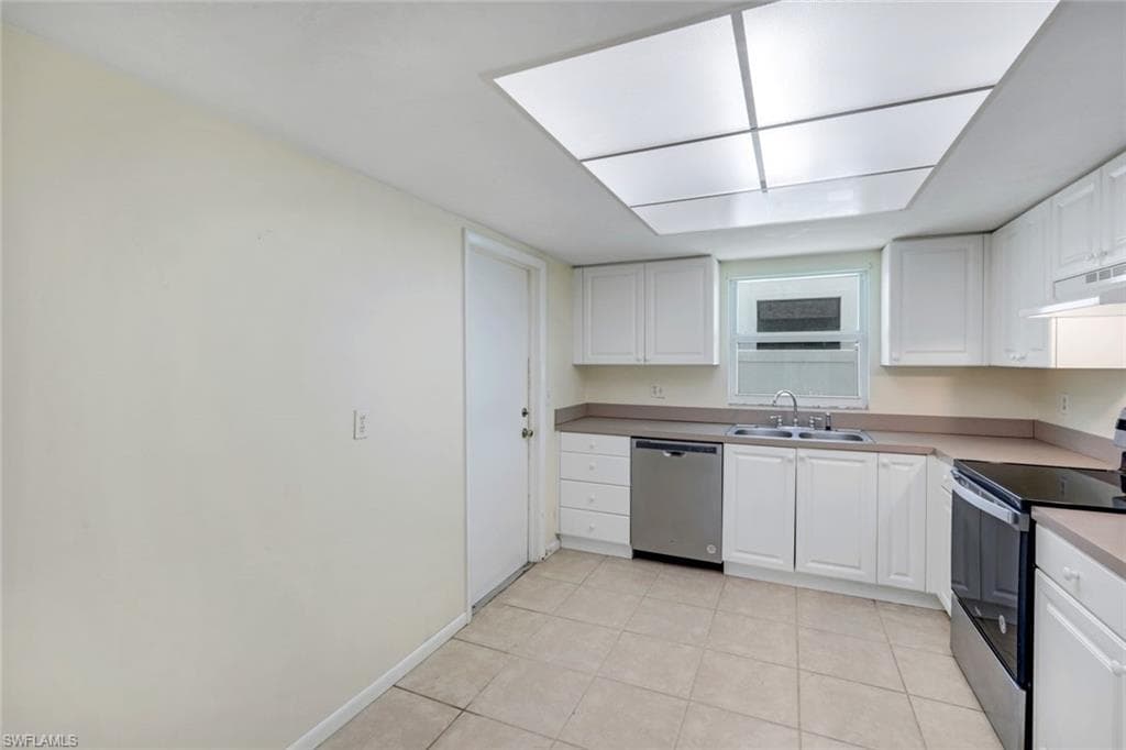 552 95th Ave N, Naples, FL 34108-10