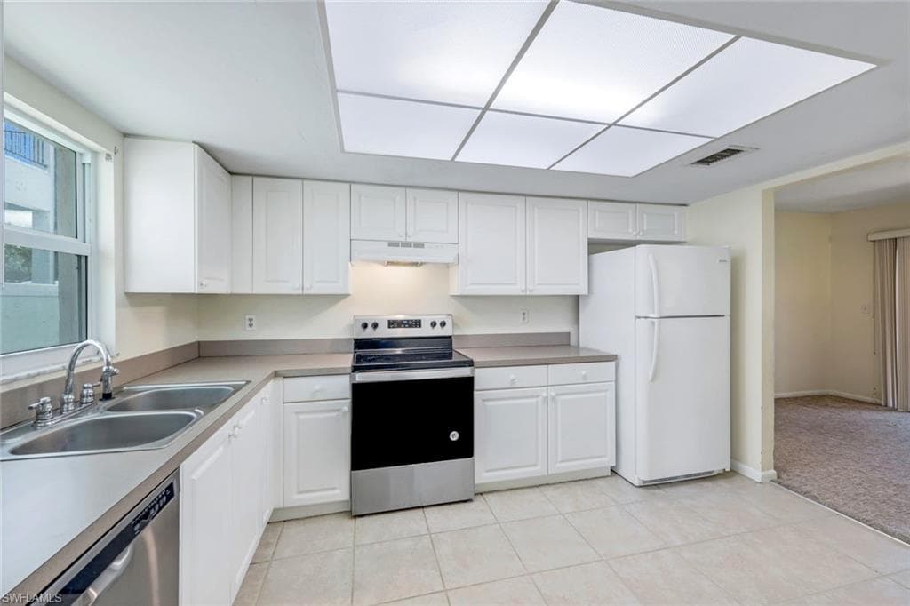 552 95th Ave N, Naples, FL 34108-11