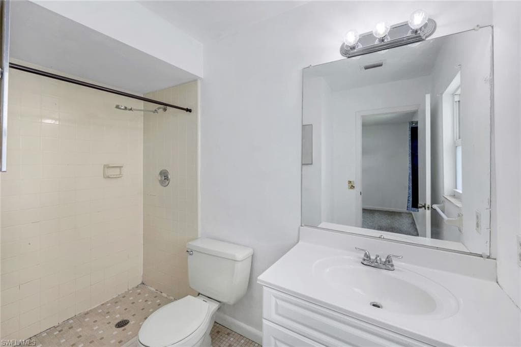 552 95th Ave N, Naples, FL 34108-16