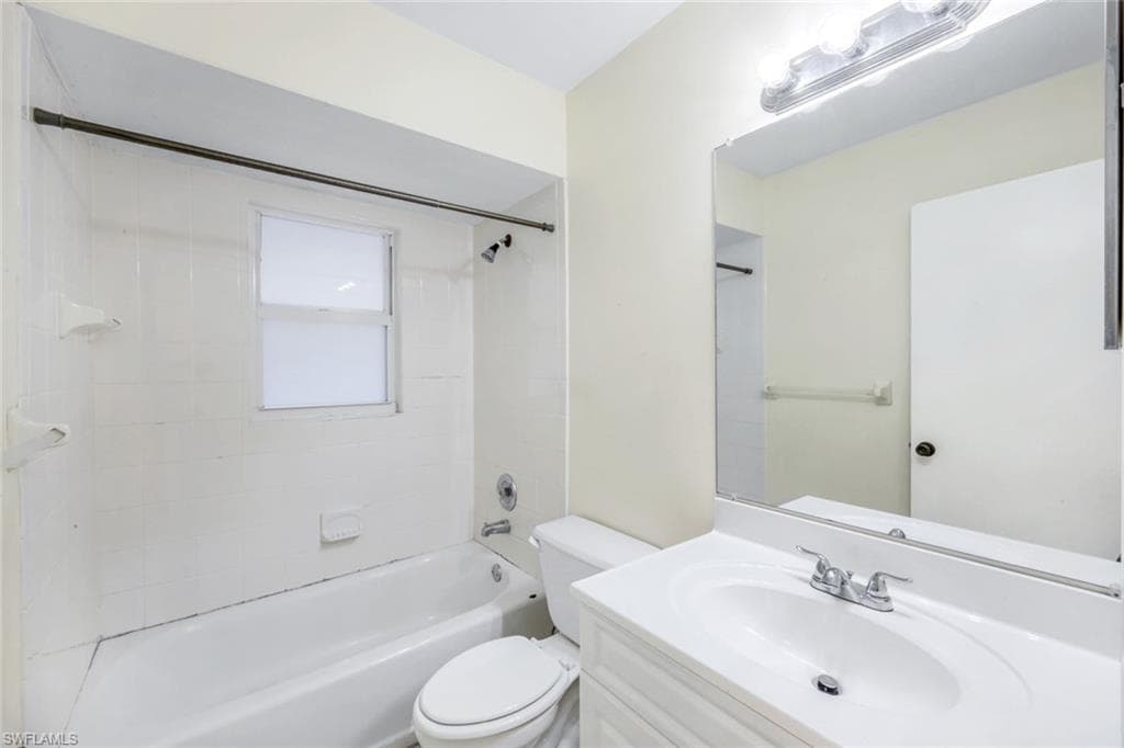 552 95th Ave N, Naples, FL 34108-18