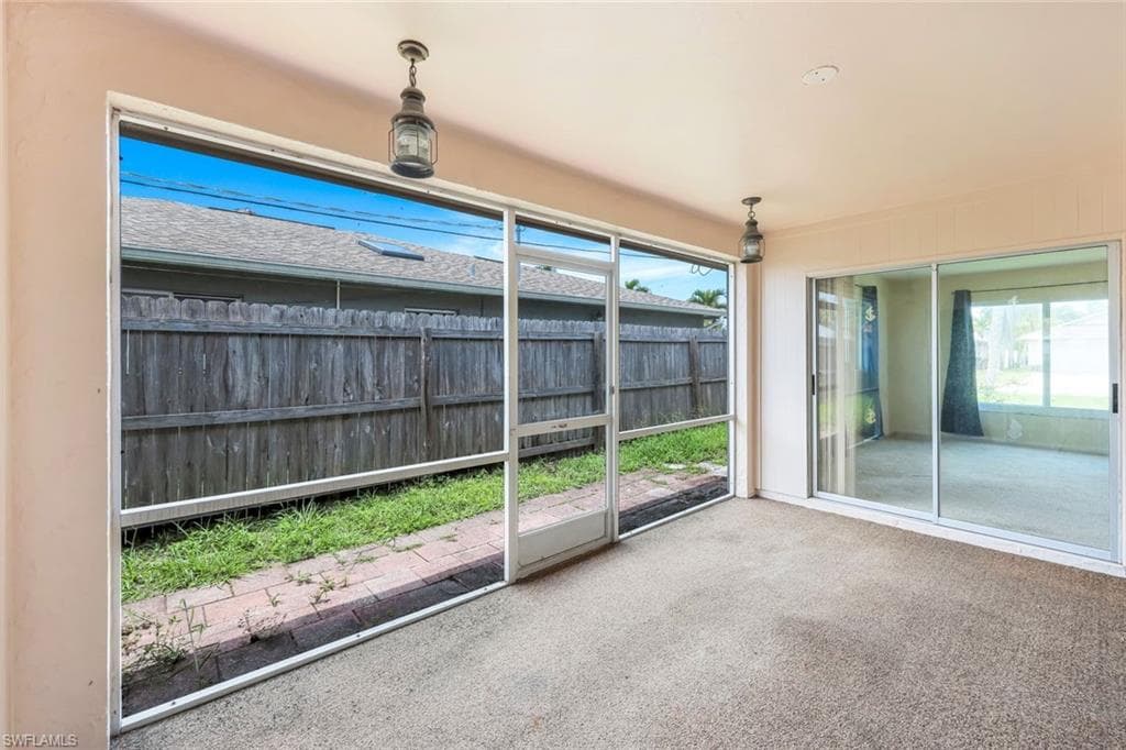 552 95th Ave N, Naples, FL 34108-21