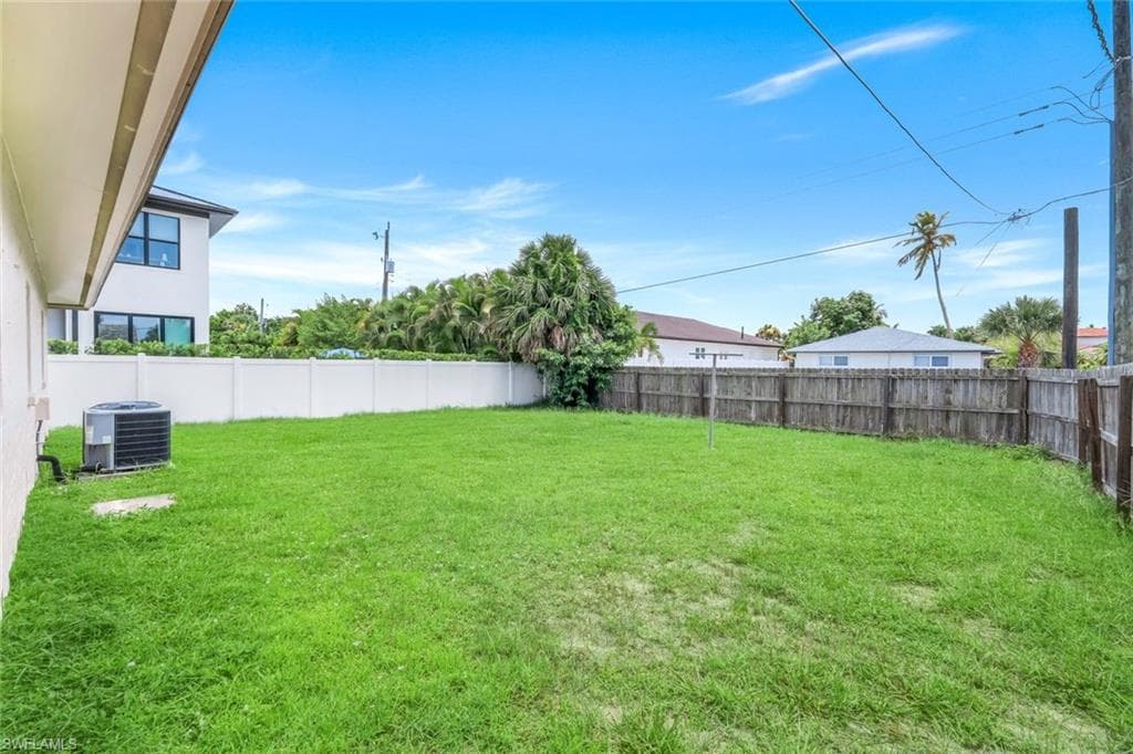 552 95th Ave N, Naples, FL 34108-25