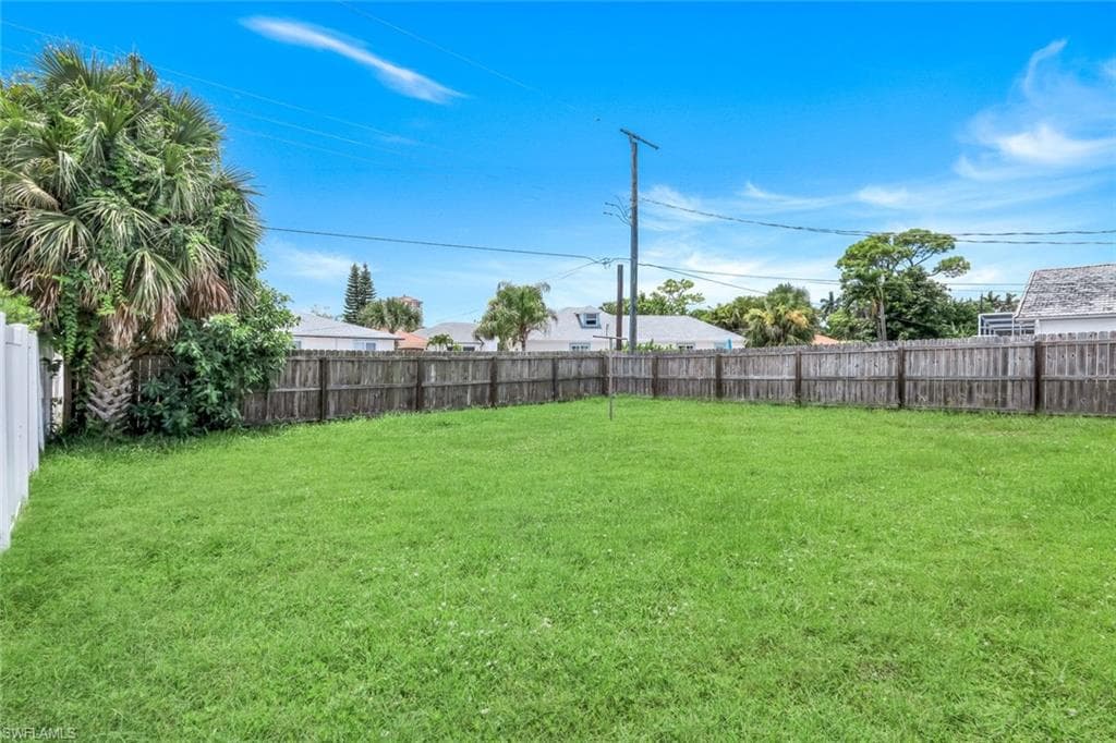 552 95th Ave N, Naples, FL 34108-26