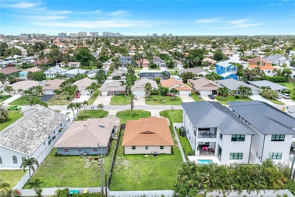 552 95th Ave N, Naples, FL 34108-27