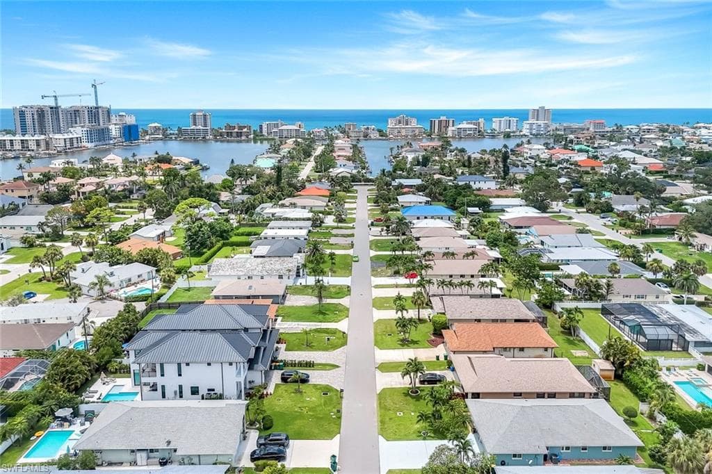 552 95th Ave N, Naples, FL 34108-29