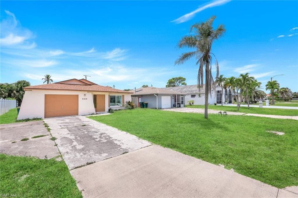 552 95th Ave N, Naples, FL 34108-30