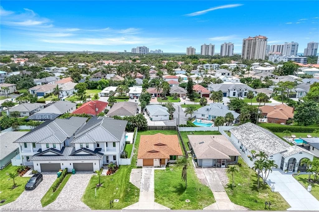 552 95th Ave N, Naples, FL 34108-3