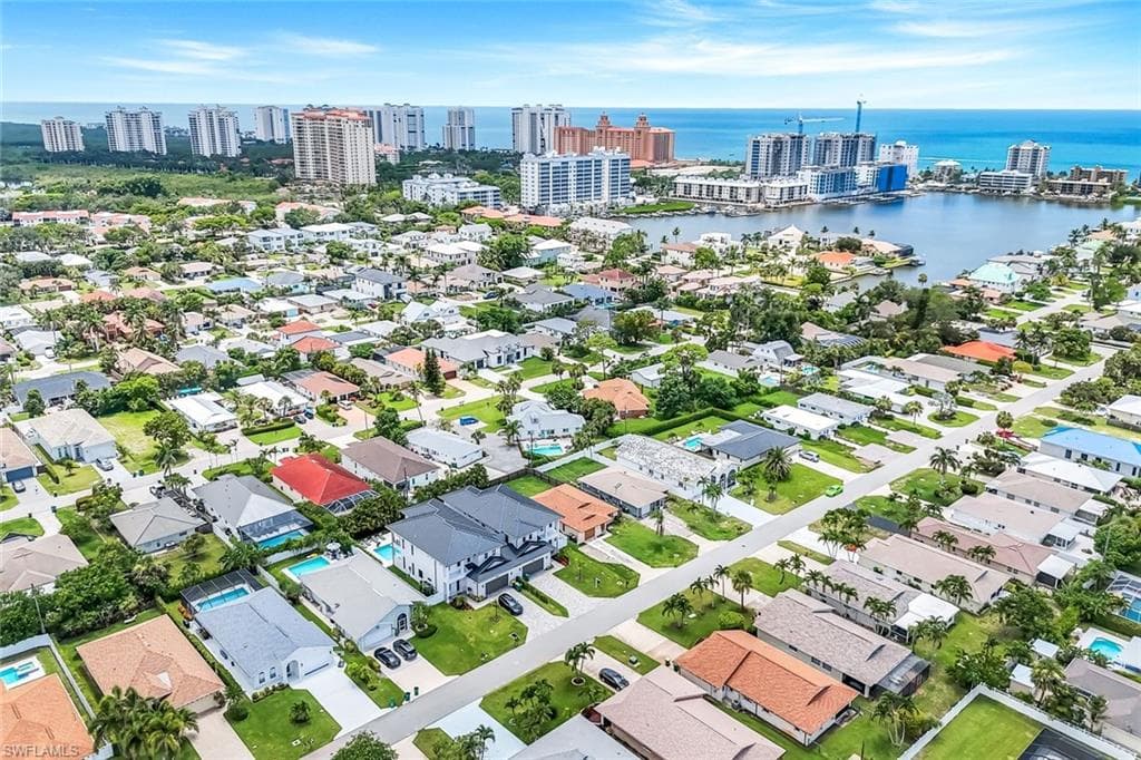 552 95th Ave N, Naples, FL 34108-4
