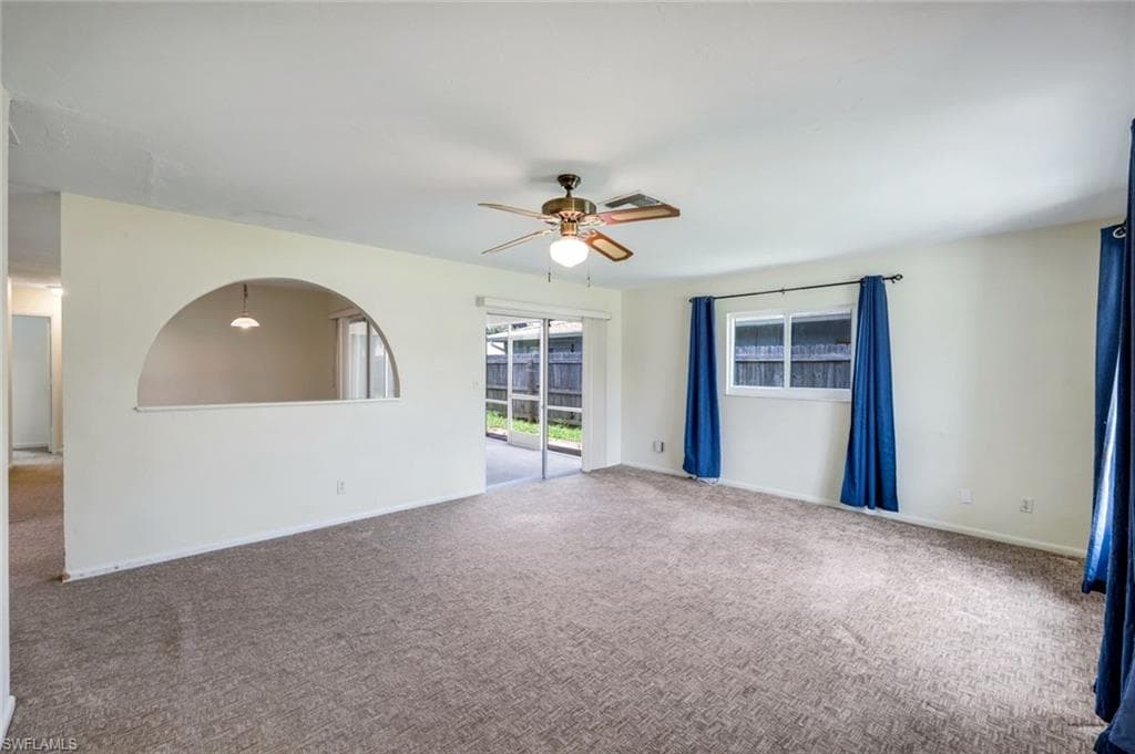552 95th Ave N, Naples, FL 34108-5