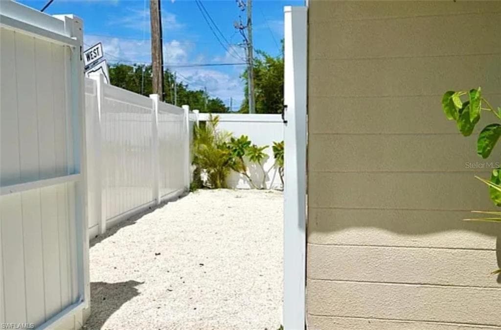 1761 Siesta Dr, Sarasota, FL 34239-14
