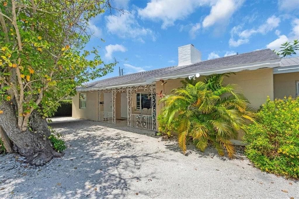 1761 Siesta Dr, Sarasota, FL 34239-19