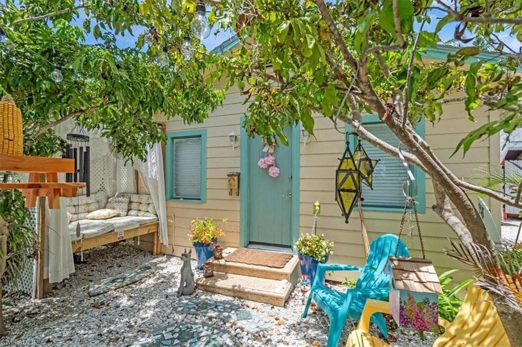 1761 Siesta Dr, Sarasota, FL 34239-30