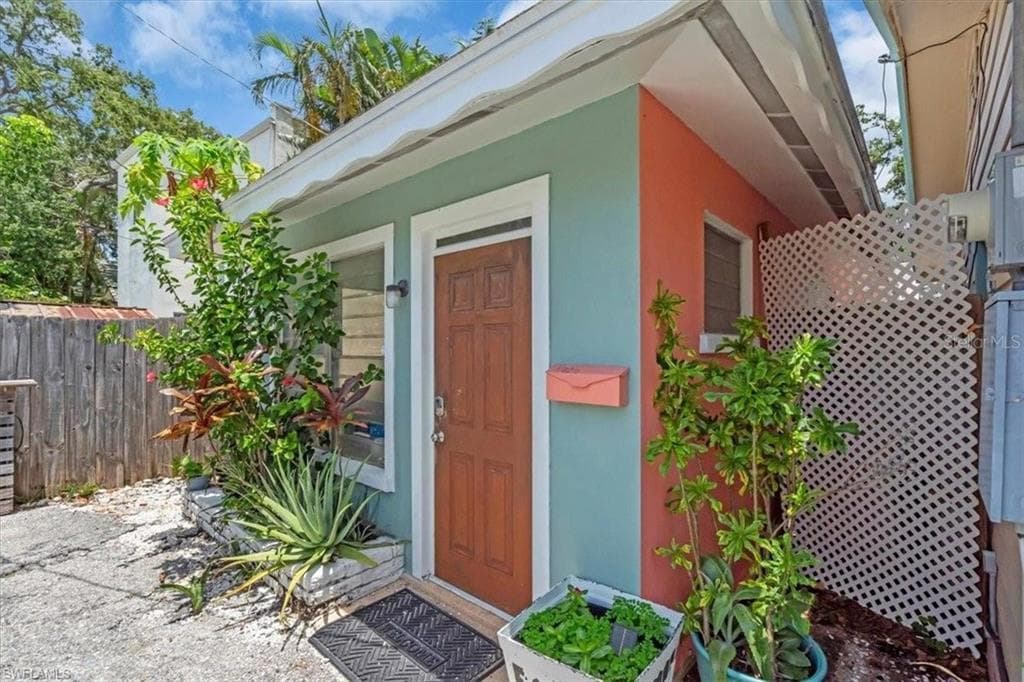 1761 Siesta Dr, Sarasota, FL 34239-32