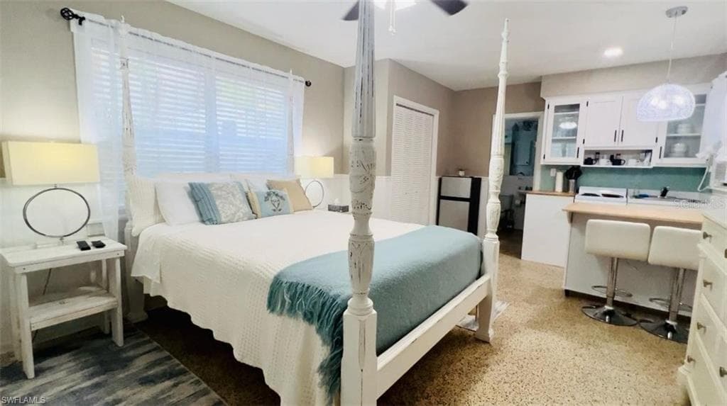 1761 Siesta Dr, Sarasota, FL 34239-34