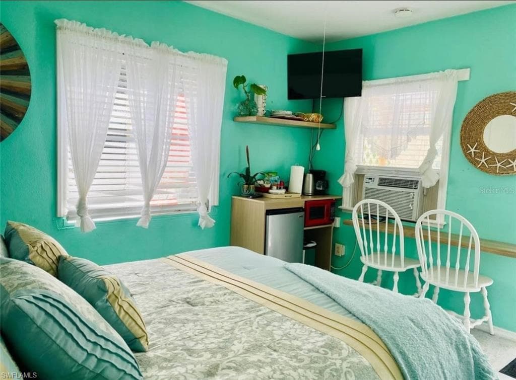 1761 Siesta Dr, Sarasota, FL 34239-38