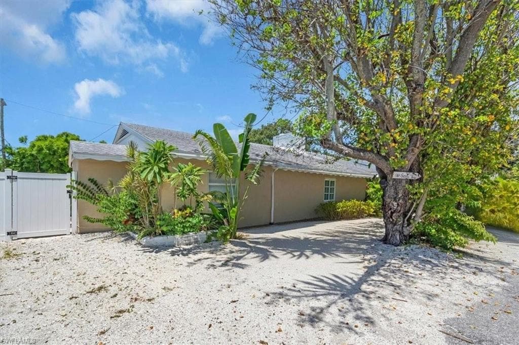 1761 Siesta Dr, Sarasota, FL 34239-3
