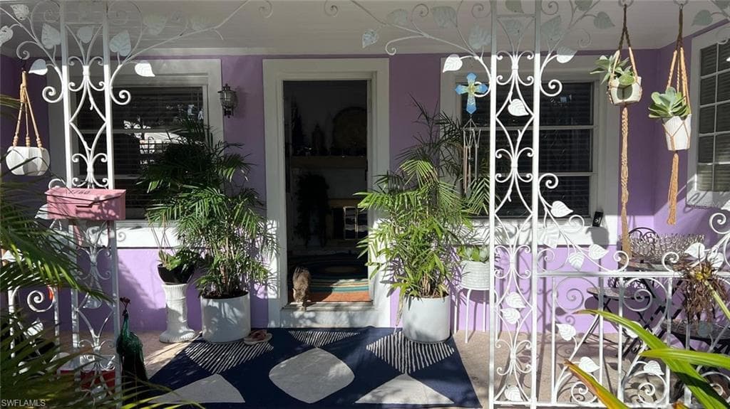 1761 Siesta Dr, Sarasota, FL 34239-39