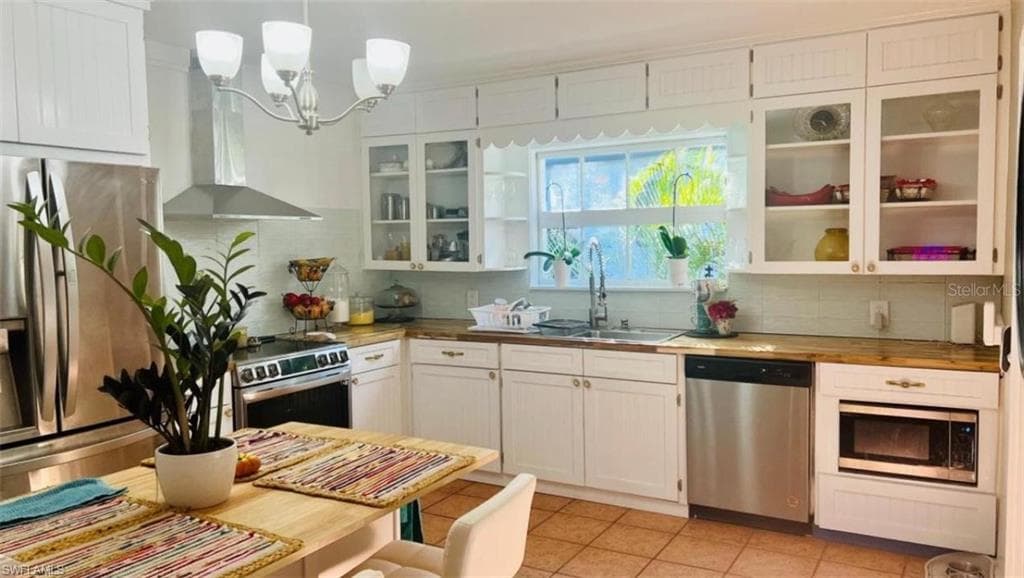1761 Siesta Dr, Sarasota, FL 34239-40