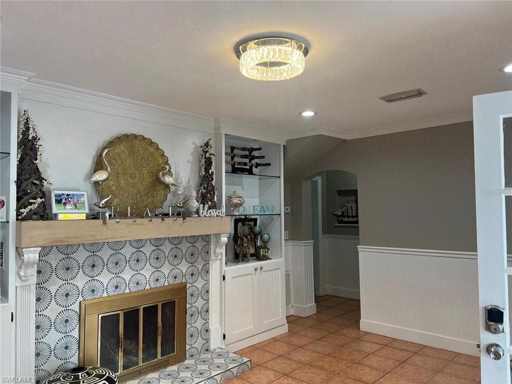 1761 Siesta Dr, Sarasota, FL 34239-41