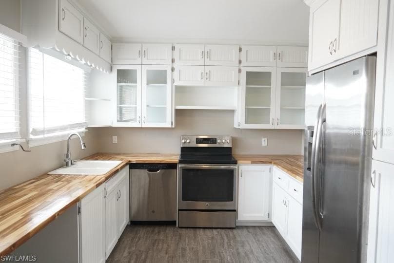 1761 Siesta Dr, Sarasota, FL 34239-5