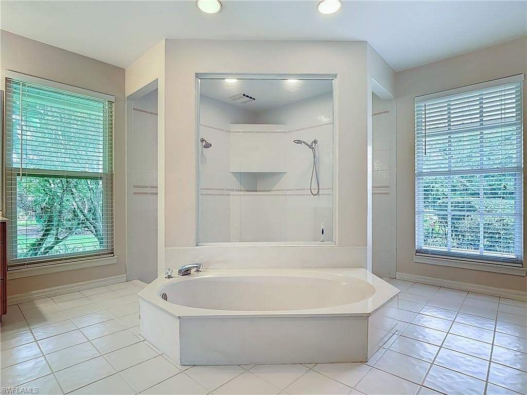6806 Wellington Dr, Naples, FL 34109-17