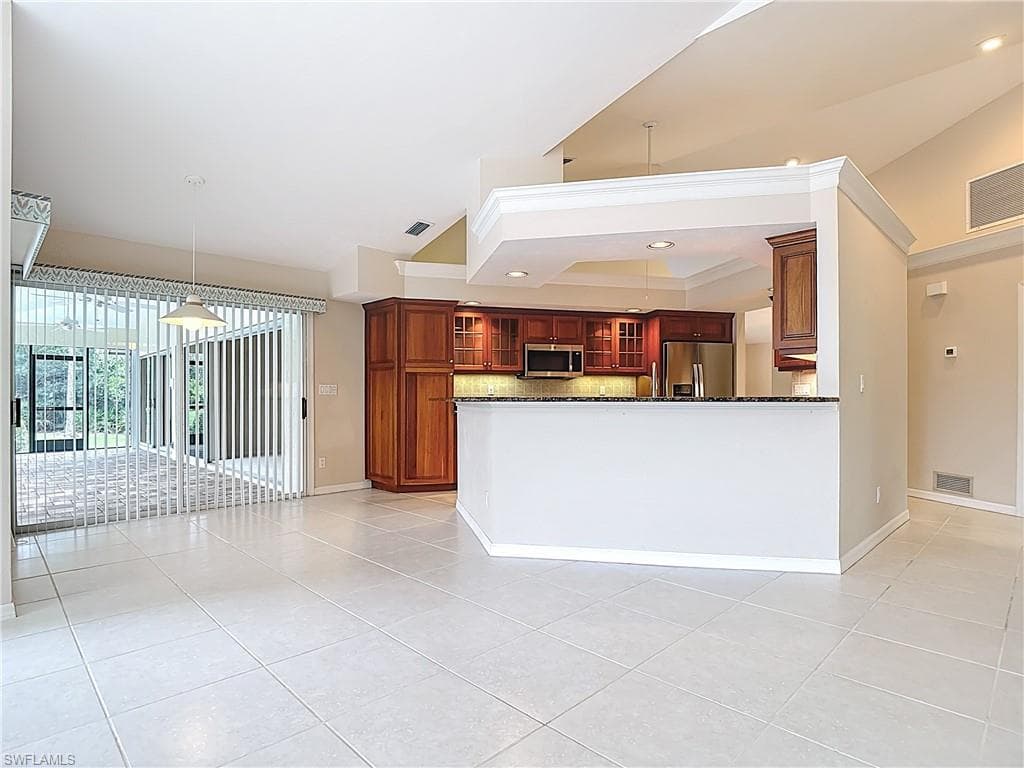 6806 Wellington Dr, Naples, FL 34109-25