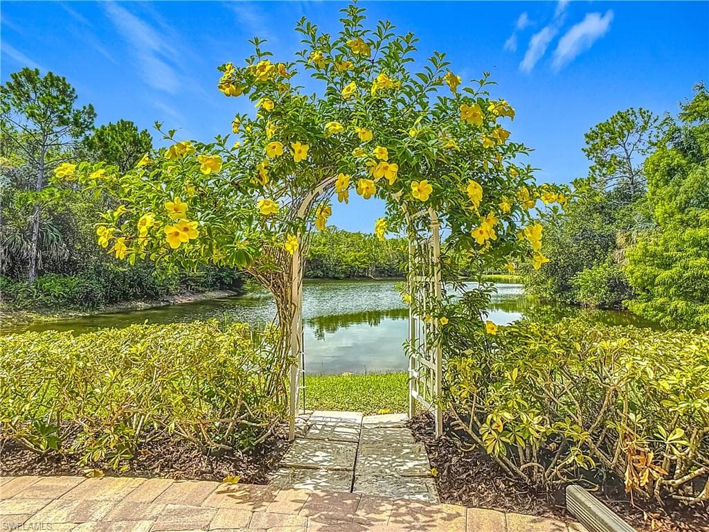 6806 Wellington Dr, Naples, FL 34109-33