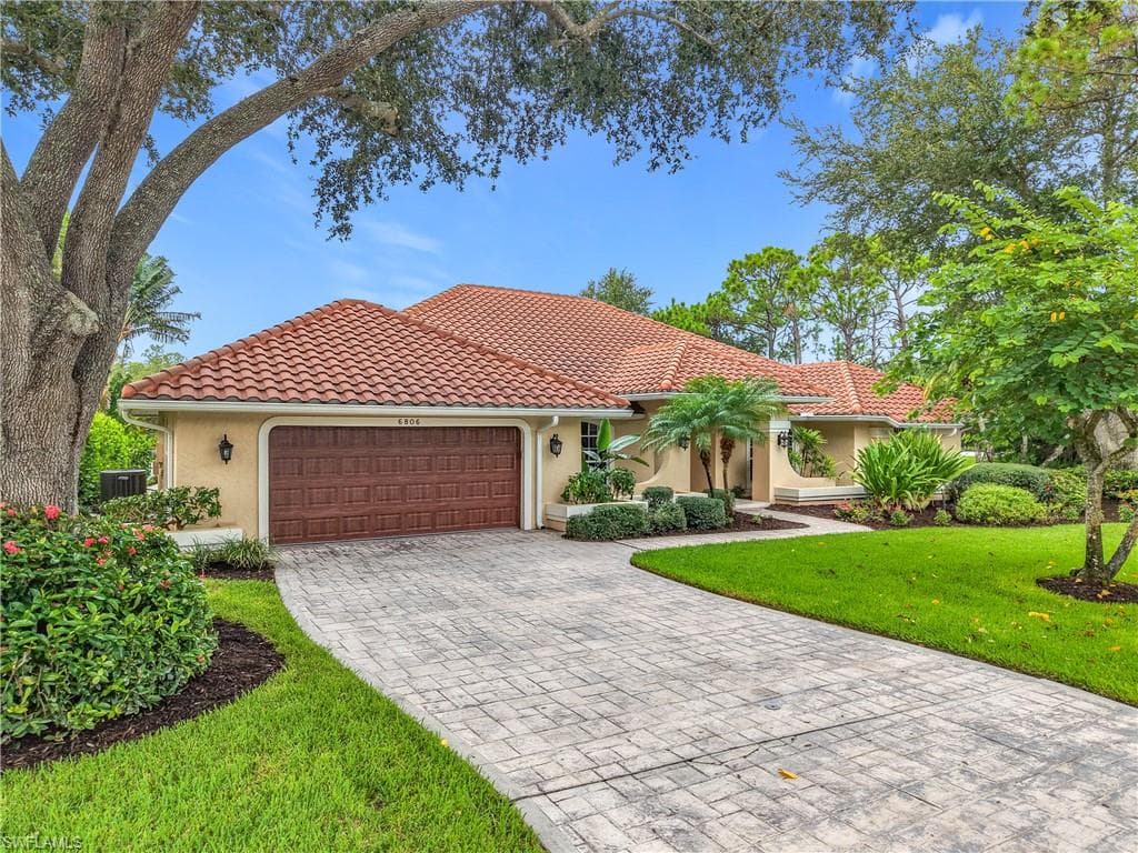 6806 Wellington Dr, Naples, FL 34109-3