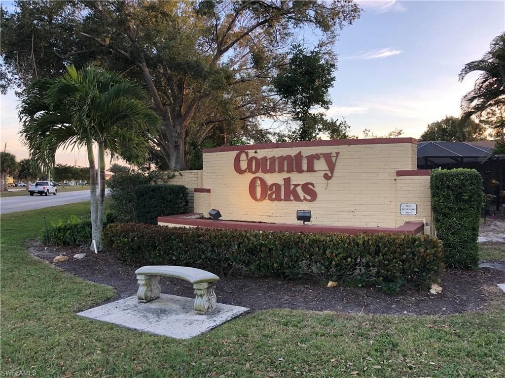 9911 Country Oaks Dr, Fort Myers, FL 33967-2