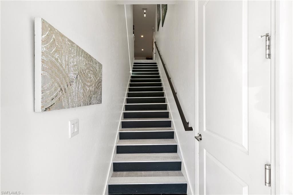 2567 Seychelles Dr 207, Naples, FL 34112-17